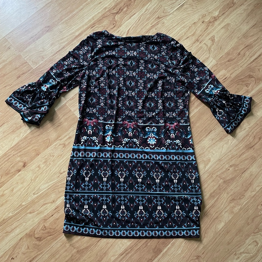 Cute to the knee dress with ruffled sleeves. Very cute on with sandals or heels